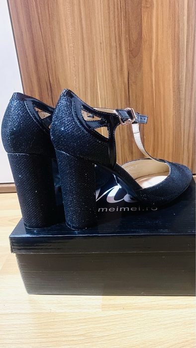 Pantofi cu cataramă, nr 36