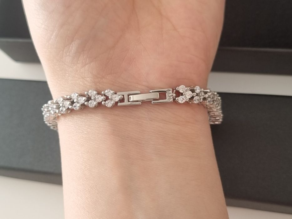 Дамска сребърна гривна