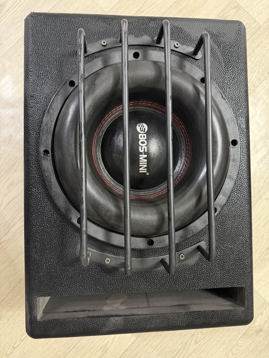 Сабвуфер BOSS MINI