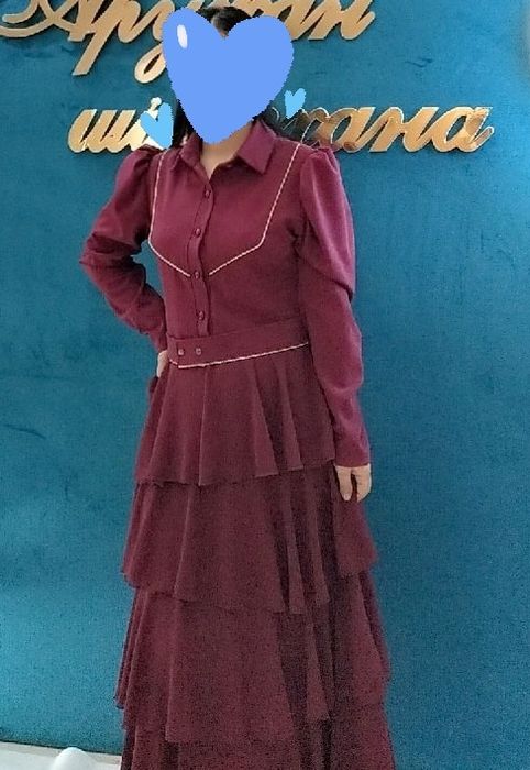 Әдемі көйлектер сатылады