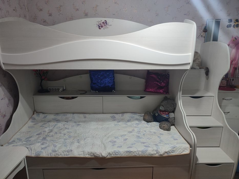 Двухъярусная кровать