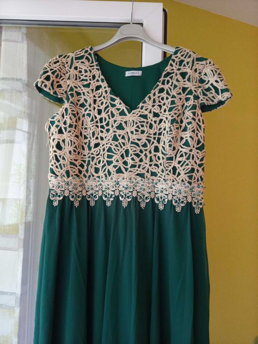 Rochie verde, nunta, cu dantela aurie si voal