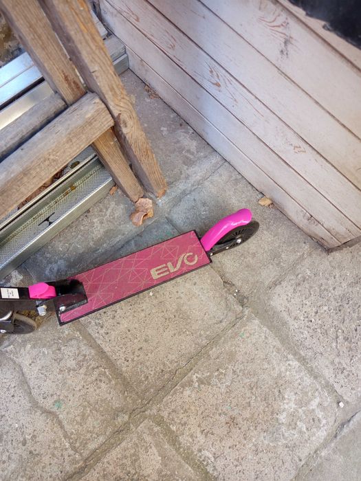 Тротинетка с две гуми като нова с подарък каска-промоция до утре вечер