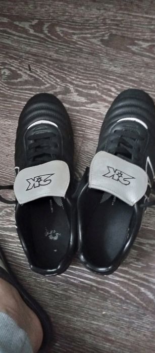 Продам футболний бутси