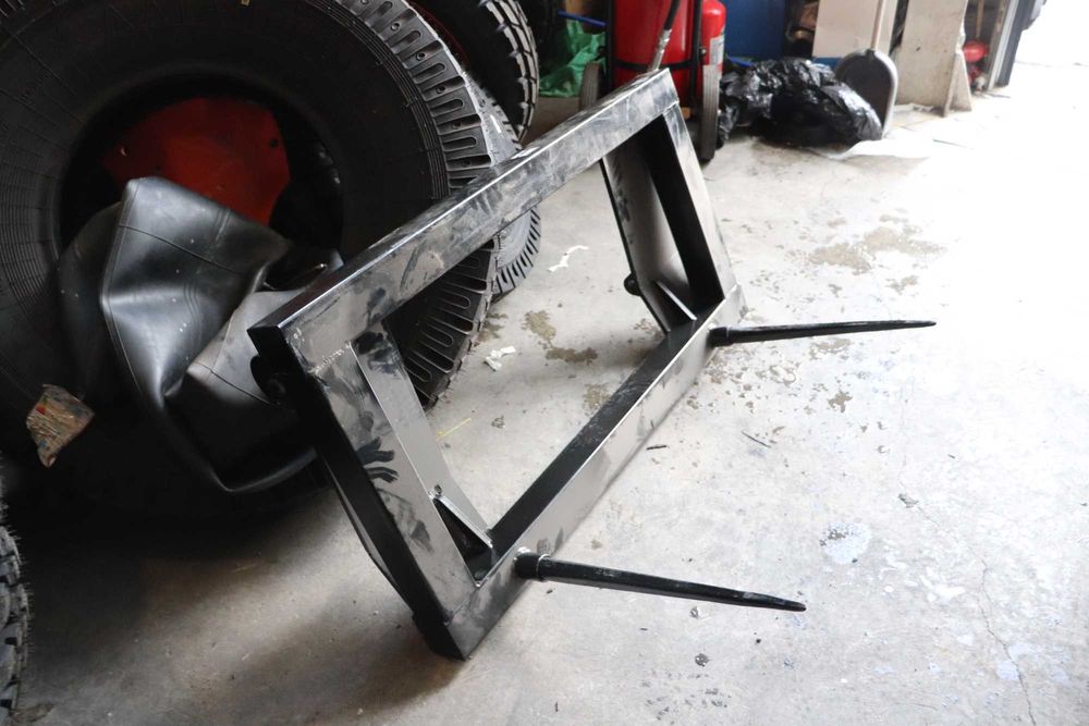 furca baloti prindere euro cu tepuse de 110 sau 80 cm distanta intre tepuse de 75cm sarcina 220kg incarcator frontal case fendt john deere deutz fiat