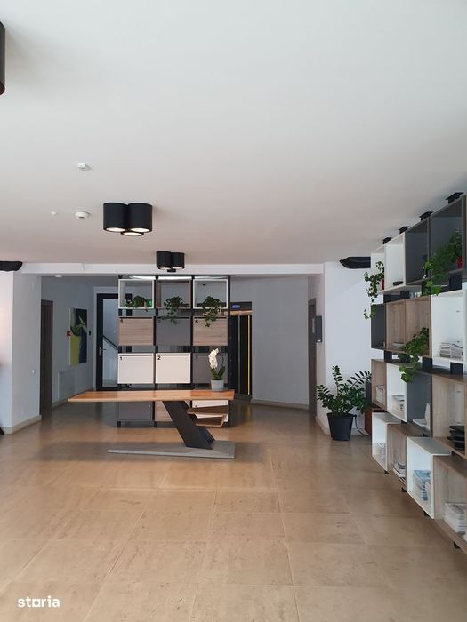 Spațiu deosebit, parter, în clădire de birouri