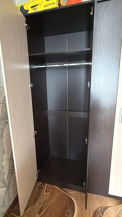 Продается шкаф 2х дверный