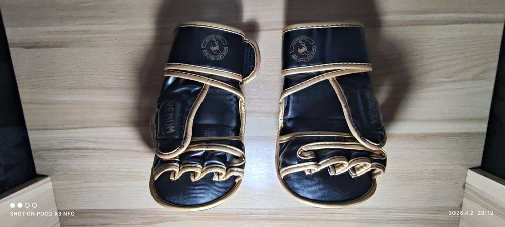 Продам перчатки для мма