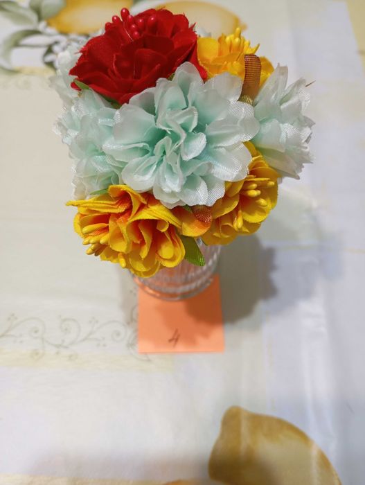 декорация мини ваза за подарък в подаръчна прозрачна кутия