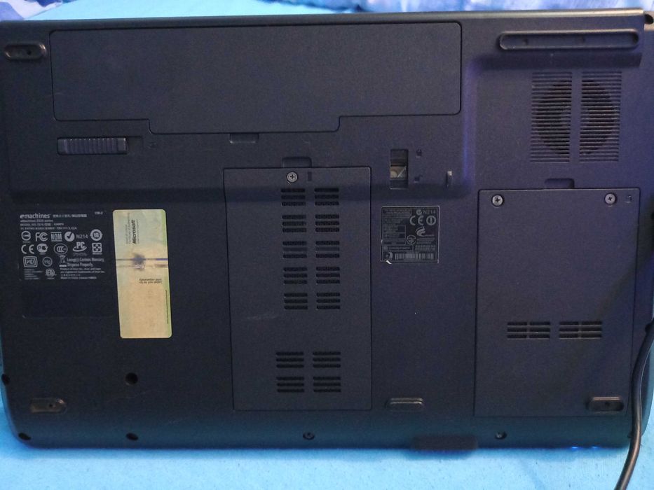 Laptop Emachines E525