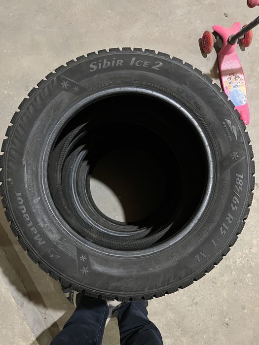 Продается зимние шины с шипами
