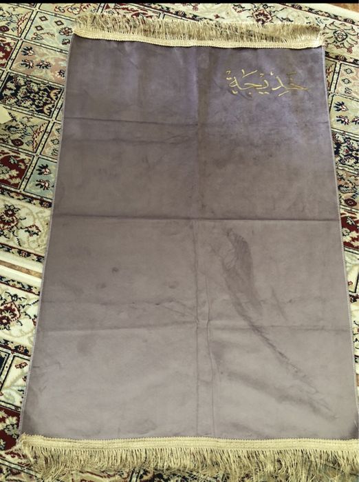 В наличиии именной жайнамаз.