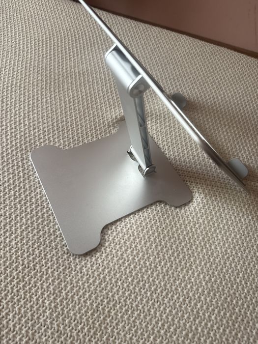 Подставка под планщет. Новая.