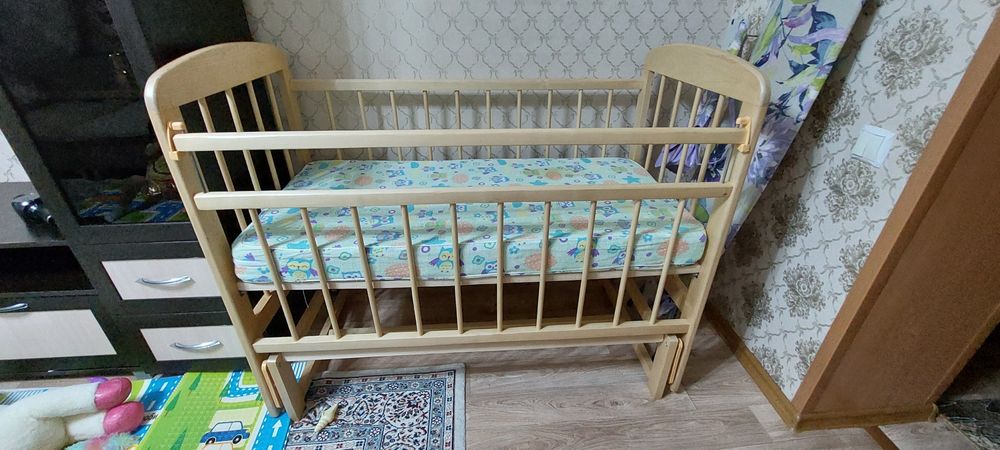 Детская кровать с матрасом