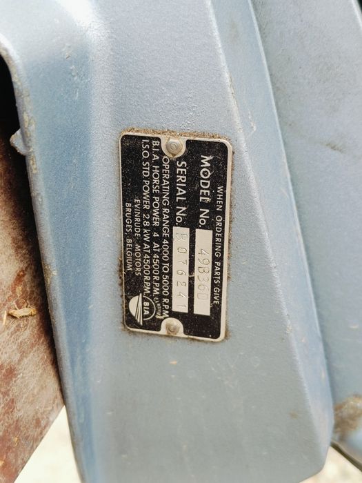 Motor barcă Evinrude 4 CP (2.8 kW) – Rezervor încorporat, stare excelentă