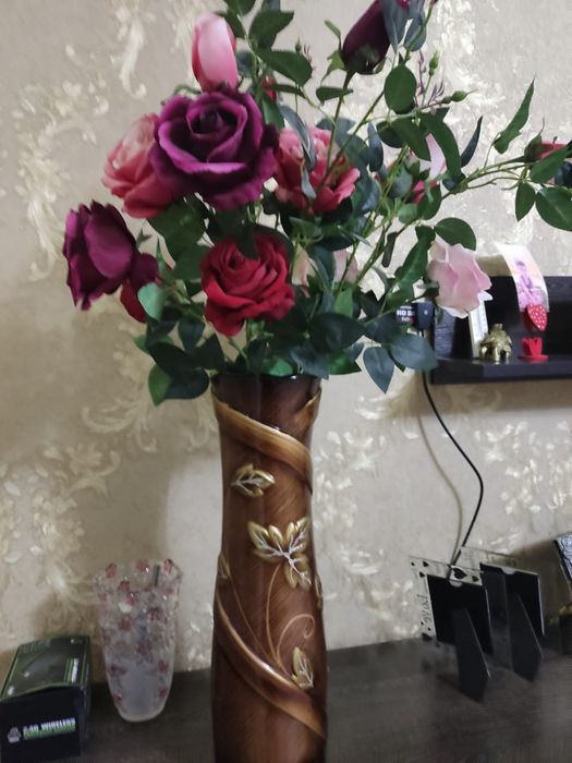 Продам большую Вазу с цветами