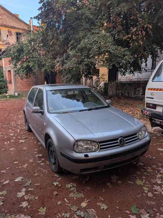 Dezmembrez Golf 4