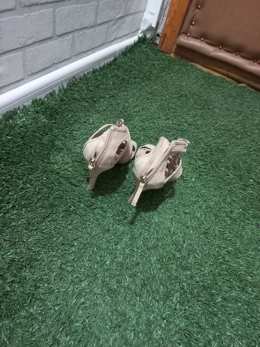 Отдам даром обувь