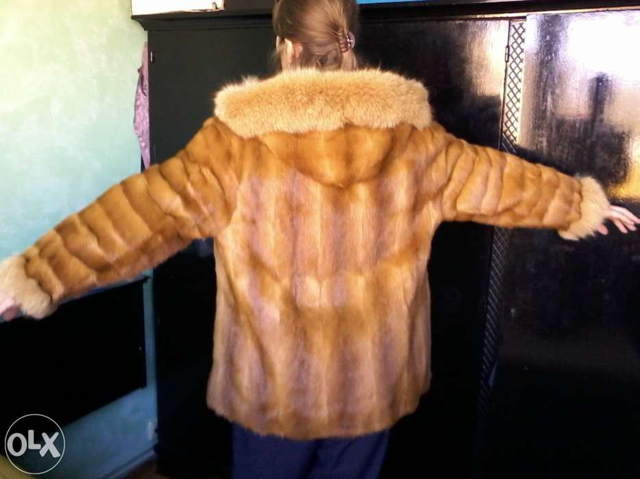 OFERTA !Haina nurca ( vizon )cu garnitura vulpe polara