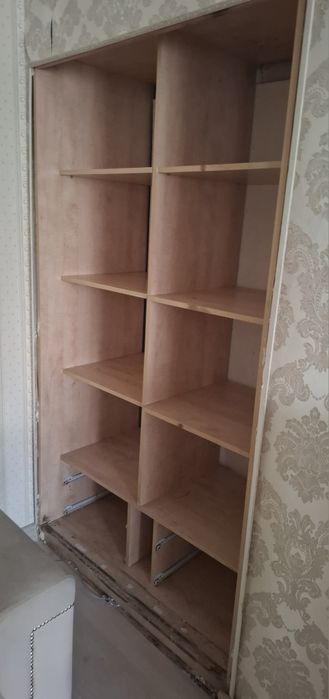 Продам срочно встроиный шкаф-купе!