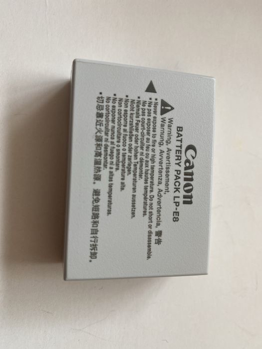 Фотоапарат Canon EOS 550D с два обектива