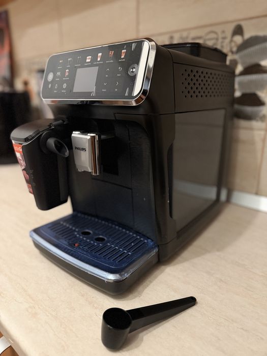 Espressor automat Philips Series 5500 LatteGo - Ca NOU