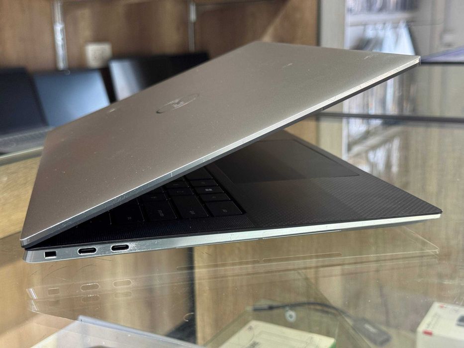 Ultrabook DELL Precision 5560 i7-11850H ram 16 ssd 256 RTX A2000 4gb