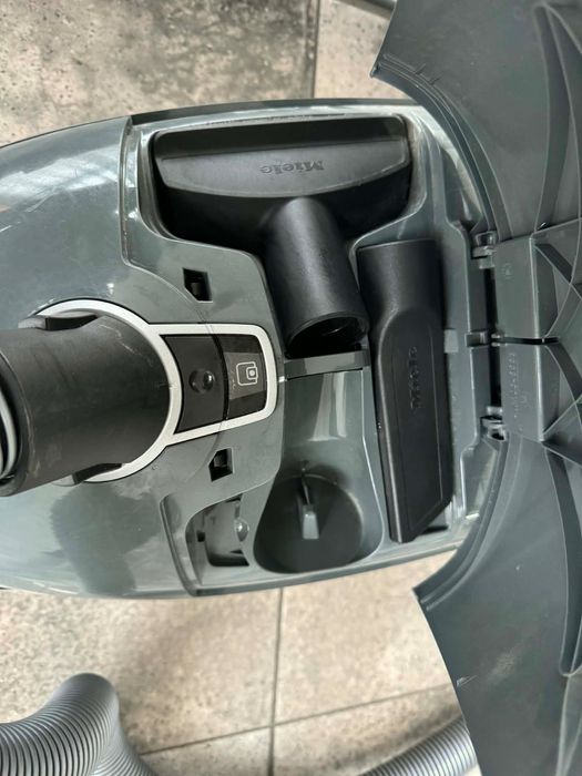 Прахосмукачка MIELE COMPLETE C3