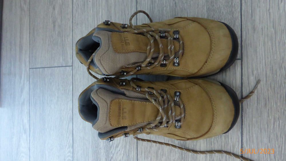 ghete piele new balance 977