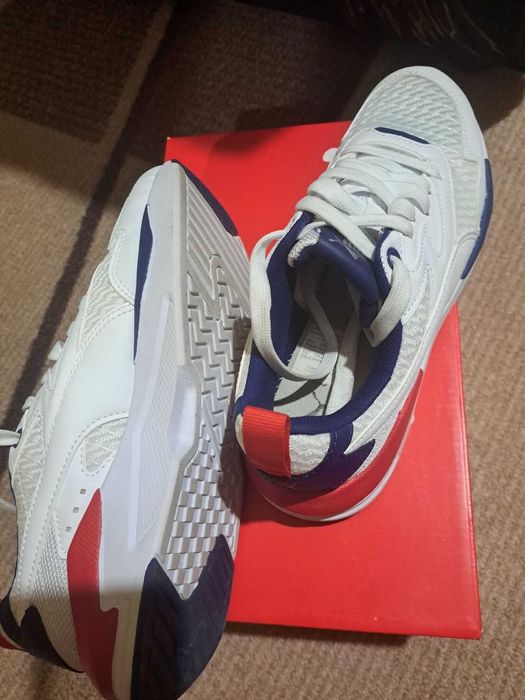 Дамски спортни обувки