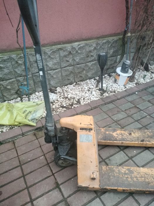 Vând transpalet hidraulic foarfeca.
