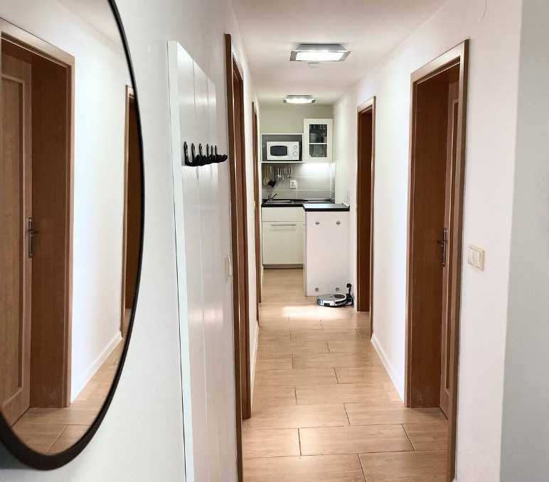 Дава се под наем Двустаен апартамент в Пловдив, Младежки Хълм - 56 кв.м за 225 € - Снимка #1