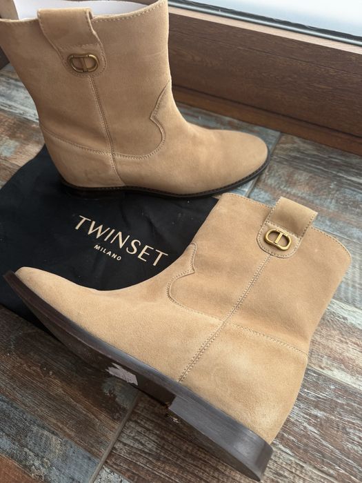 Twinset боти 38 в приятен бежов нюанс, подходящи изключително за сезон