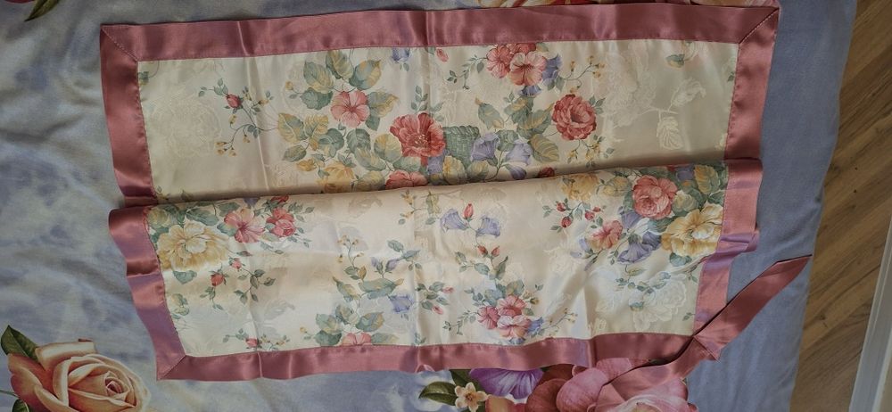 Красиви покривки,бродирани карета,други