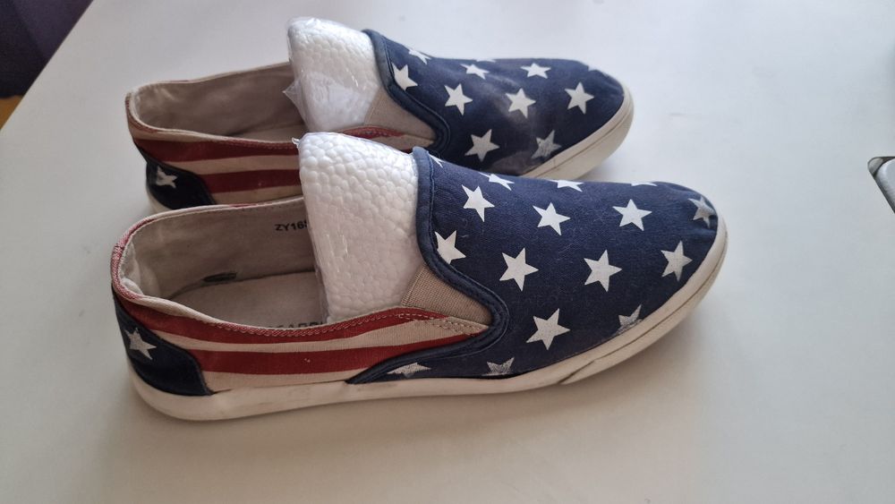 Продам кеды женские размер 39