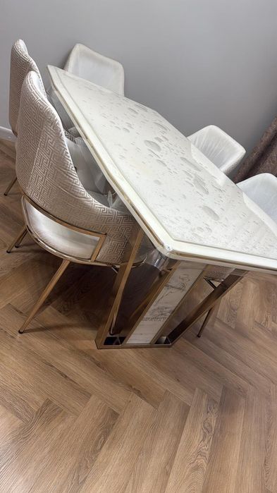 Кухонный стол и стулья