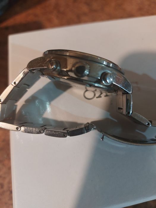 Продавам часовник сейко. Часовника е използван с леки забелшки по него