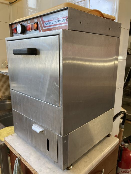 Работеща чашомиялна