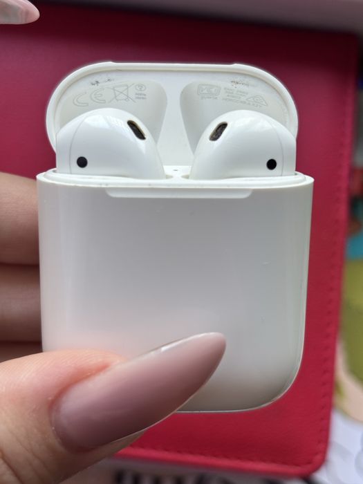 Продам iPhone XR 64 ГБ + AirPods.