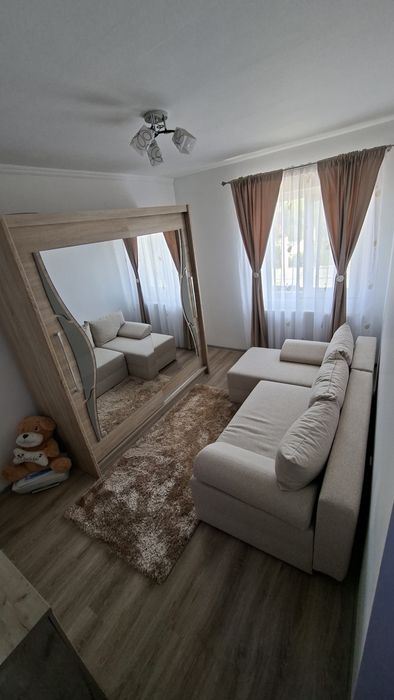 "UNICAT !!! Apartament 3 camere + curte cu camera si loc de parcare