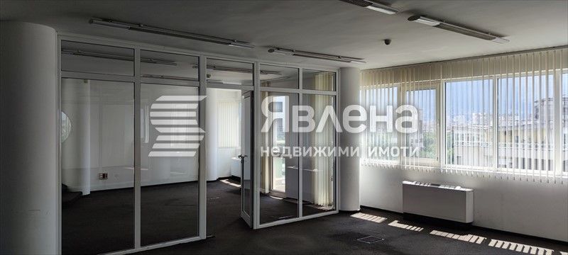 Светъл и функционален етаж от офис