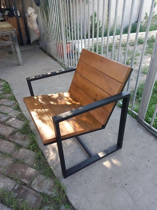 Градински мебели от дървен масив и желязо (маси, пейки, кресла)