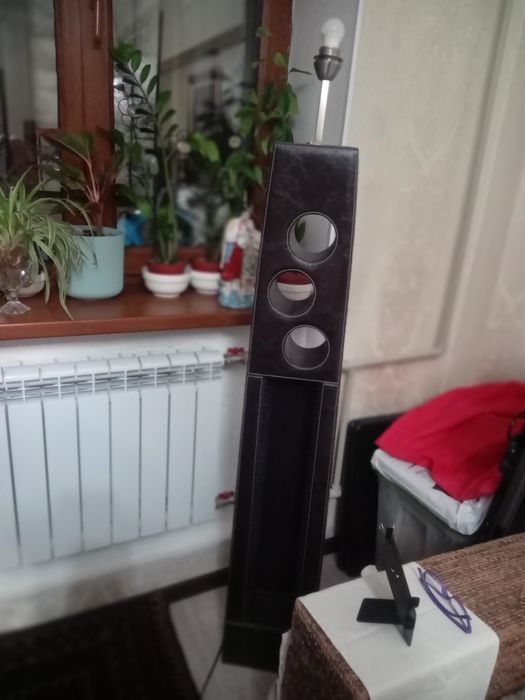 Торшер из натуральной кожи.