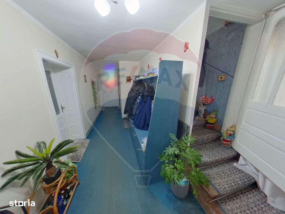 Casă cu 6 camere, DE VÂNZARE, str. Eroilor