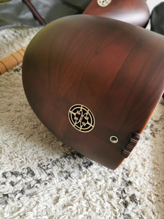 Саз дълъг с капак и микрофон. Много добър звук!