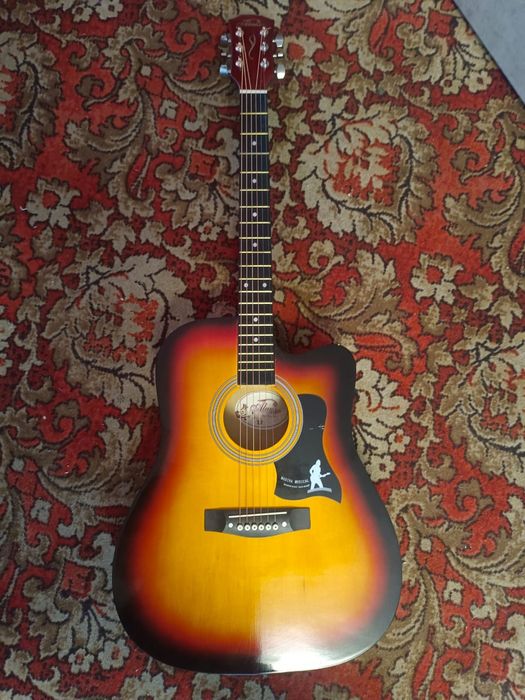 Продам гитару 41 размер цена 25000