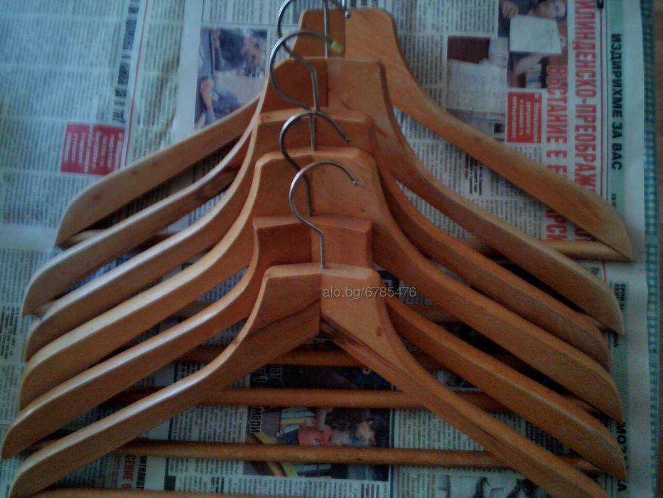 продавам 2 броя легла и 2 фотьойла всеки по 50 лв. на колелца