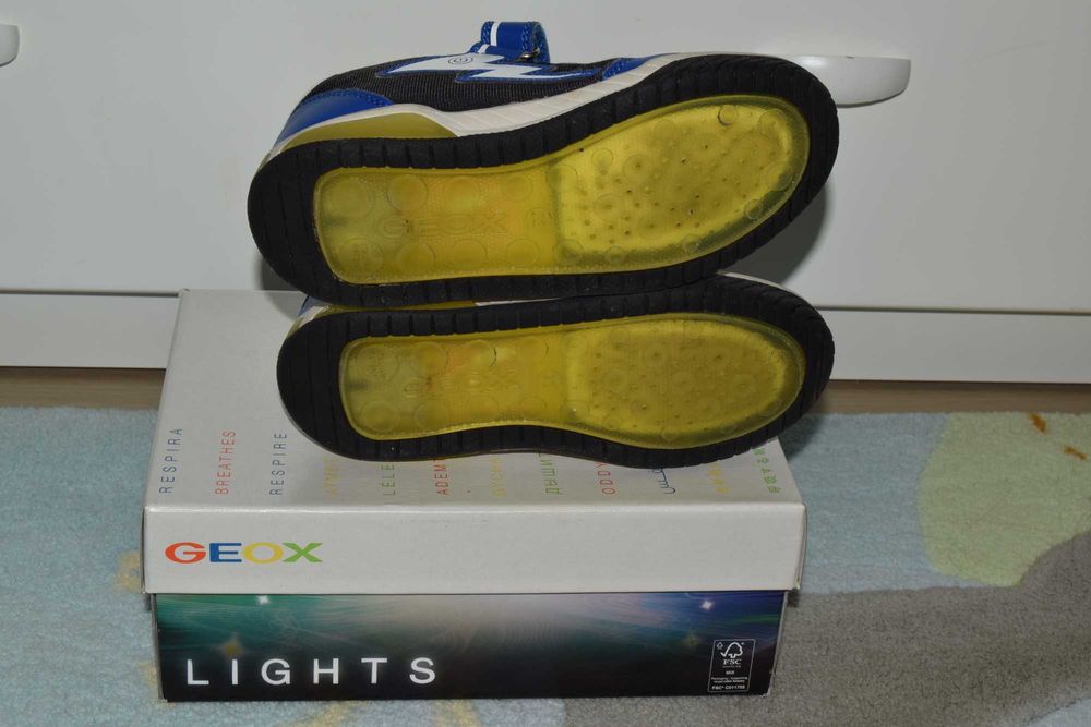 Обувки за момче Jack Wolfskin и Geox