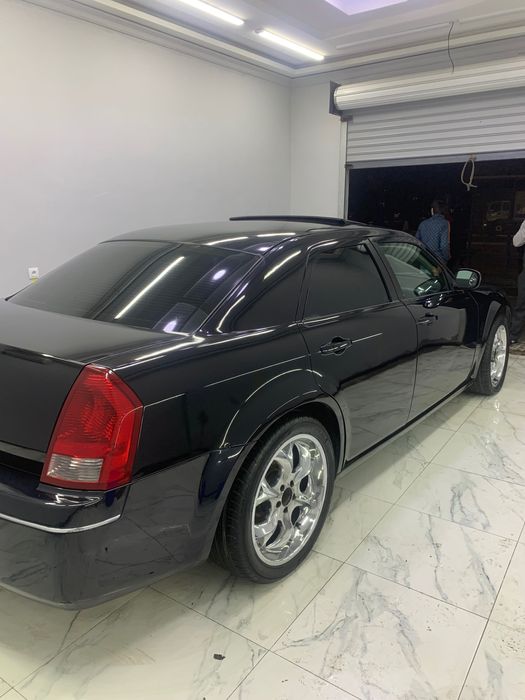 Chrysler 300c  3.5L объём мотора,  2006 года. Крайслер