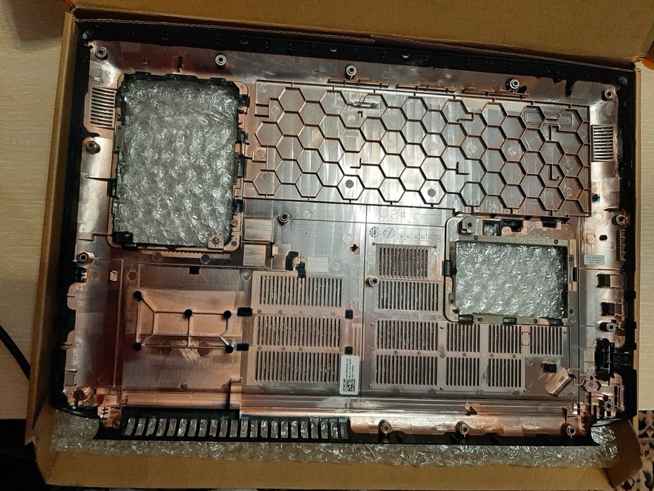 За лаптоп Aspire 7 A715-71/71G/72G N17C4 долен капак (short vent).